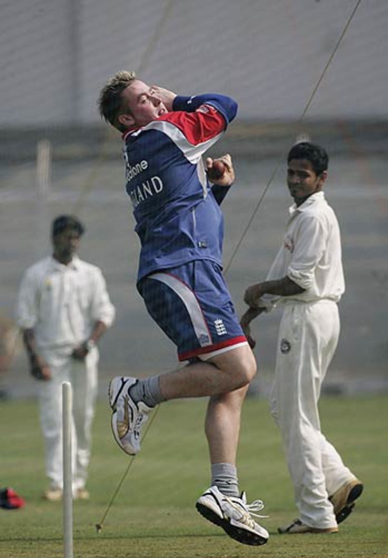 Ian Blackwell bowls at the Brabourne Stadium nets, Mumbai, February 15, 2006