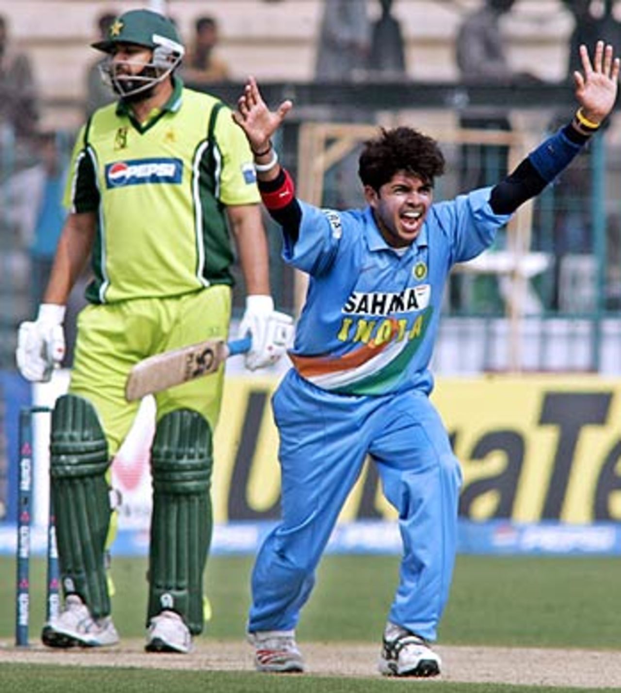Sreesanth appeals unsuccessfully for a legbefore decison against Inzamam-ul-Haq, Pakistan v India, 4th ODI, Multan, February 16 2006