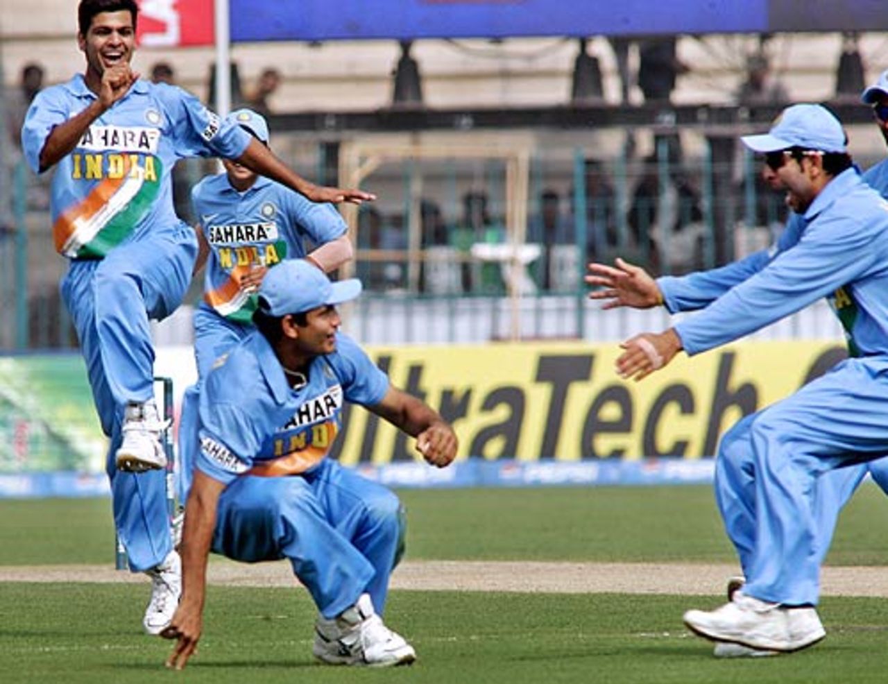 The Indian players rush towards Irfan Pathan after taking a diving catch at square leg, Pakistan v India, 4th ODI, Multan, February 16 2006