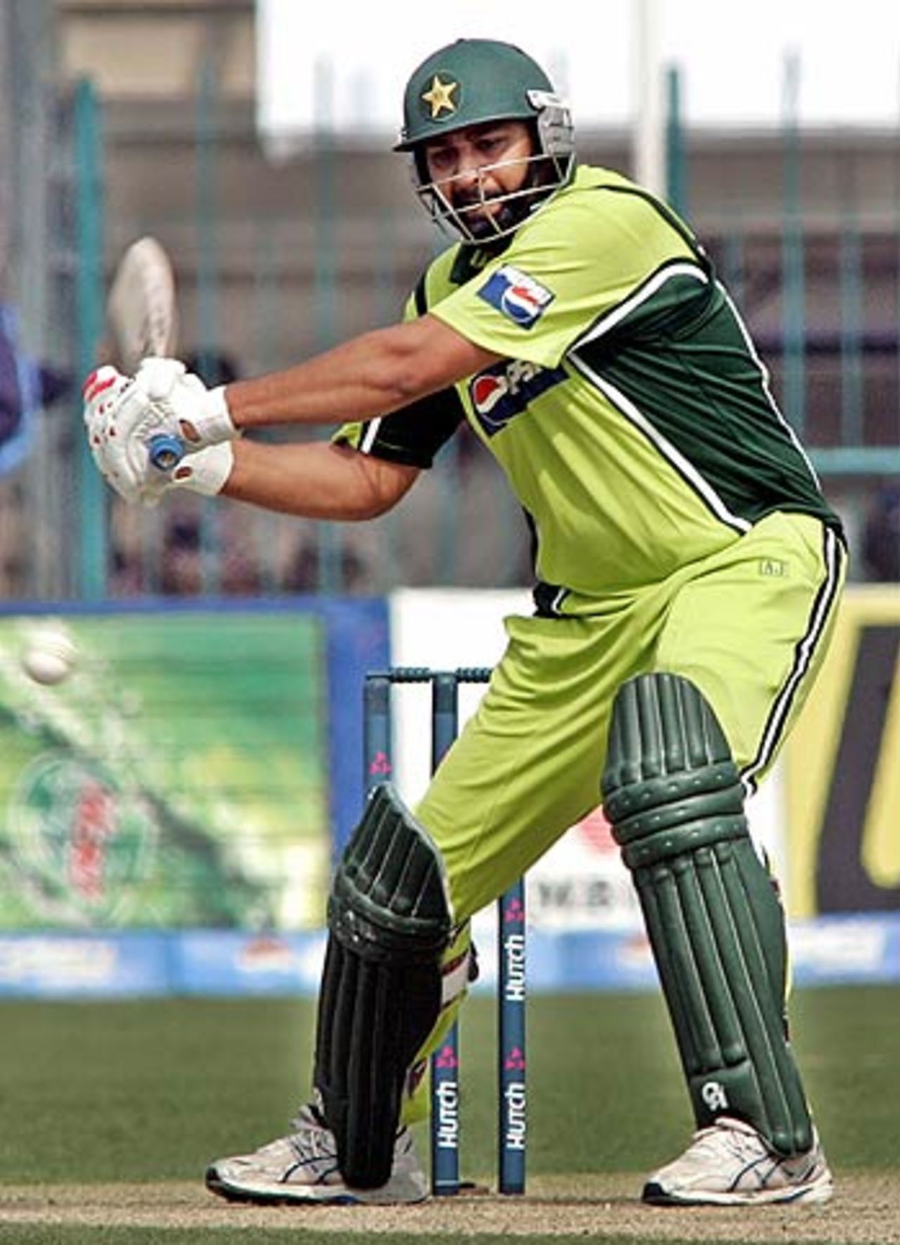 Inzamam-ul-Haq played the lone hand for Pakistan scoring 49, Pakistan v India, 4th ODI, Multan, February 16 2006