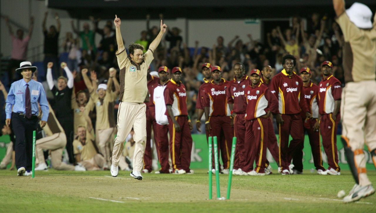 Shane Bond hit the stumps twice to set up a win for New Zealand, New Zealand v West Indies, Twenty20, Auckland, February 16, 2006