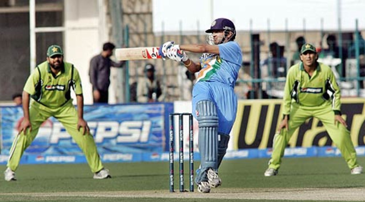Gautham Gambhir pulls, Pakistan v India, 4th ODI, Multan, February 16 2006