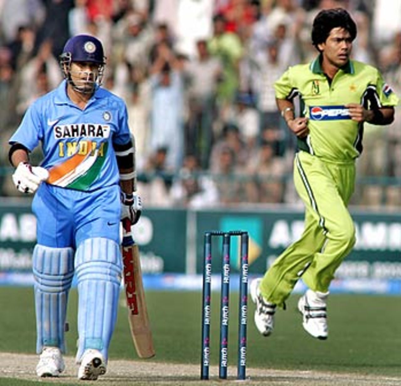 Sachin Tendulkar walks back after being dismissed by Mohammad Sami, Pakistan v India, 4th ODI, Multan, February 16 2006