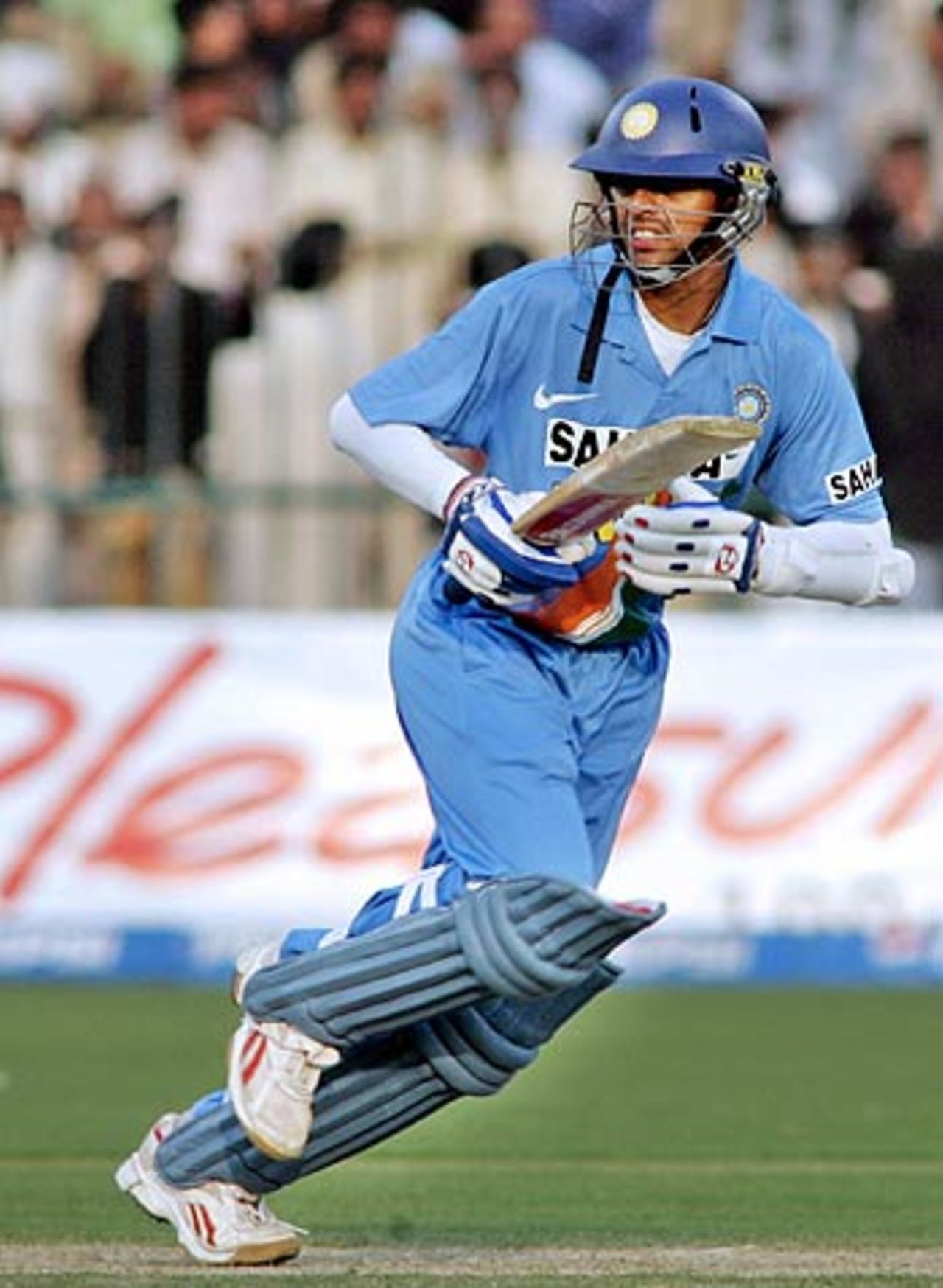 Rahul Dravid sets off for a single, Pakistan v India, 4th ODI, Multan, February 16 2006