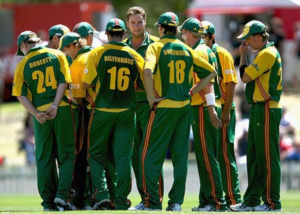 The Tasmania players celebrate a wicket, Victoria v Tasmania, ING Cup, Junction Oval, Melbourne, February 18 2006