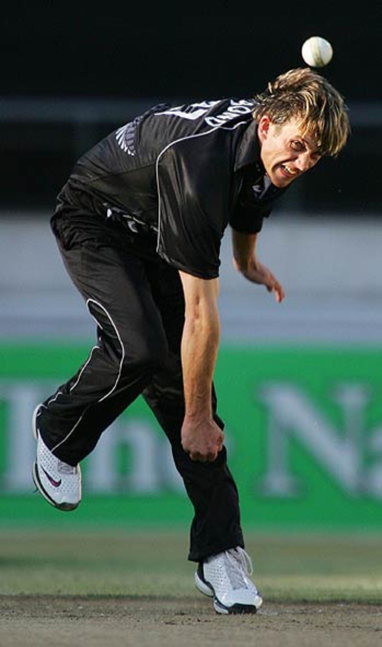 Shane Bond fires one in, New Zealand v West Indies, 1st ODI, Wellington, February 18 2006