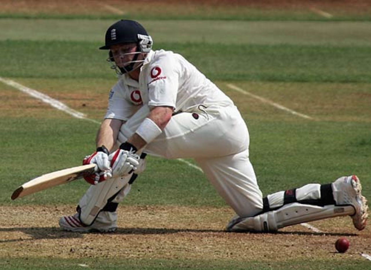 Ian Bell, who played spin with ease, sweeps , England XI v CCI XI, tour match, Brabourne Stadium, Mumbai, February 18, 2006