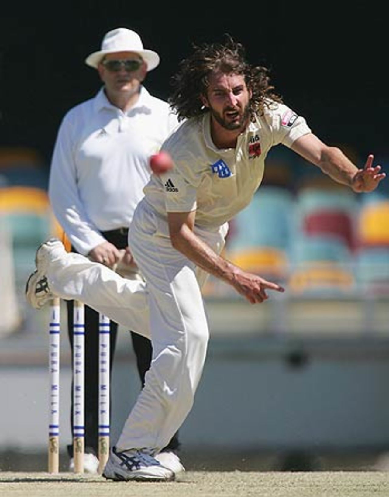 Jason Gillespie bowls against Queensland, Queensland v South Australia, Pura Cup, Brisbane, February 19, 2006