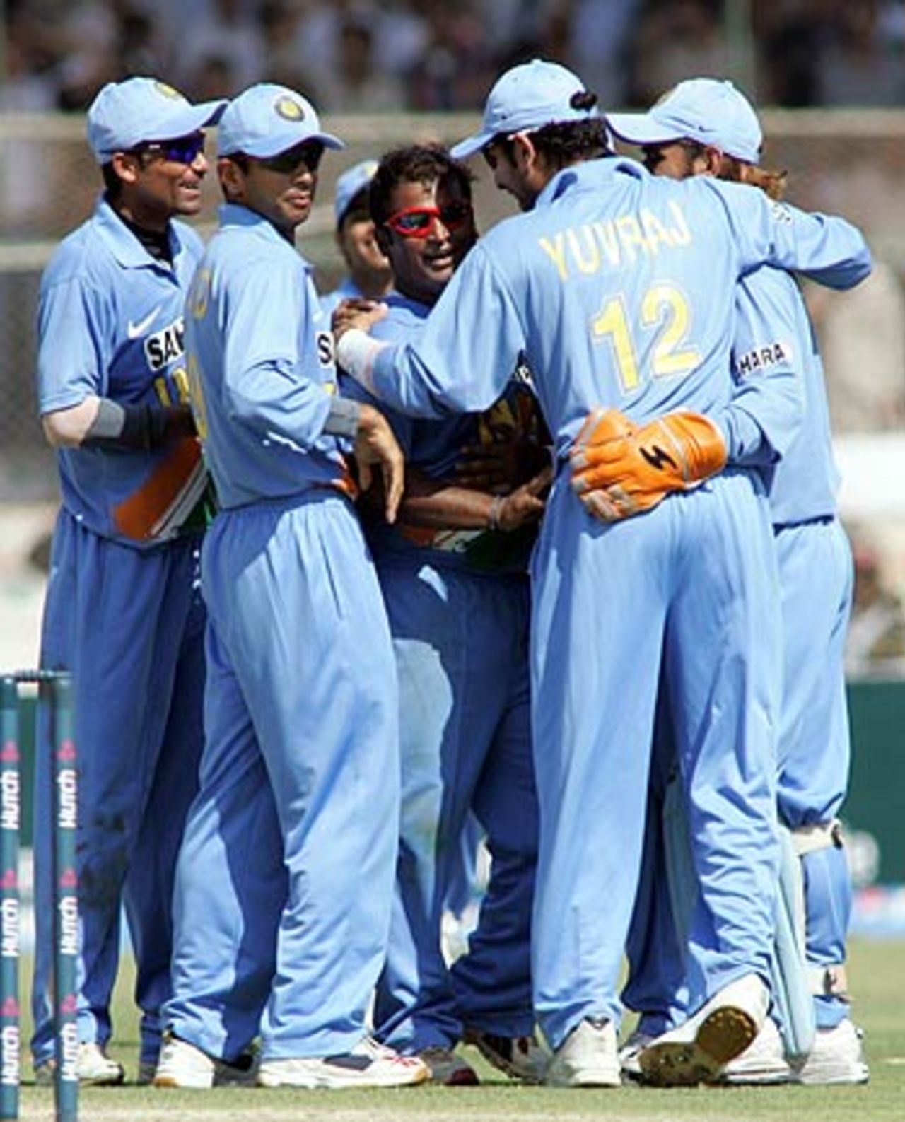 Ramesh Powar and team-mates celebrate Inzamam-ul-Haq's wicket, Pakistan v India, 5th ODI, Karachi, February 19 2006