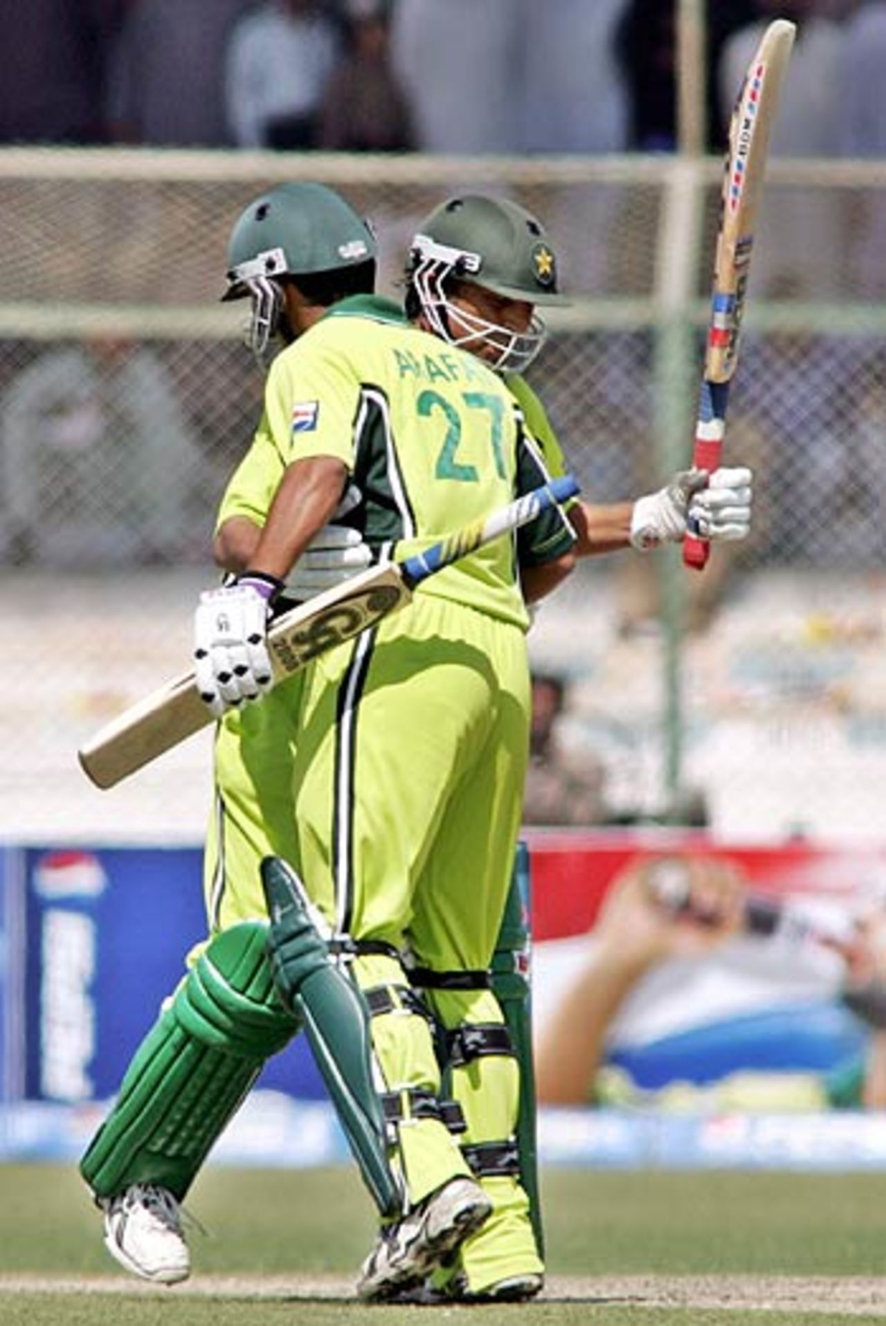 Yasir Afarat congratulates Younis Khan on his fifty, Pakistan v India, 5th ODI, Karachi, February 19 2006