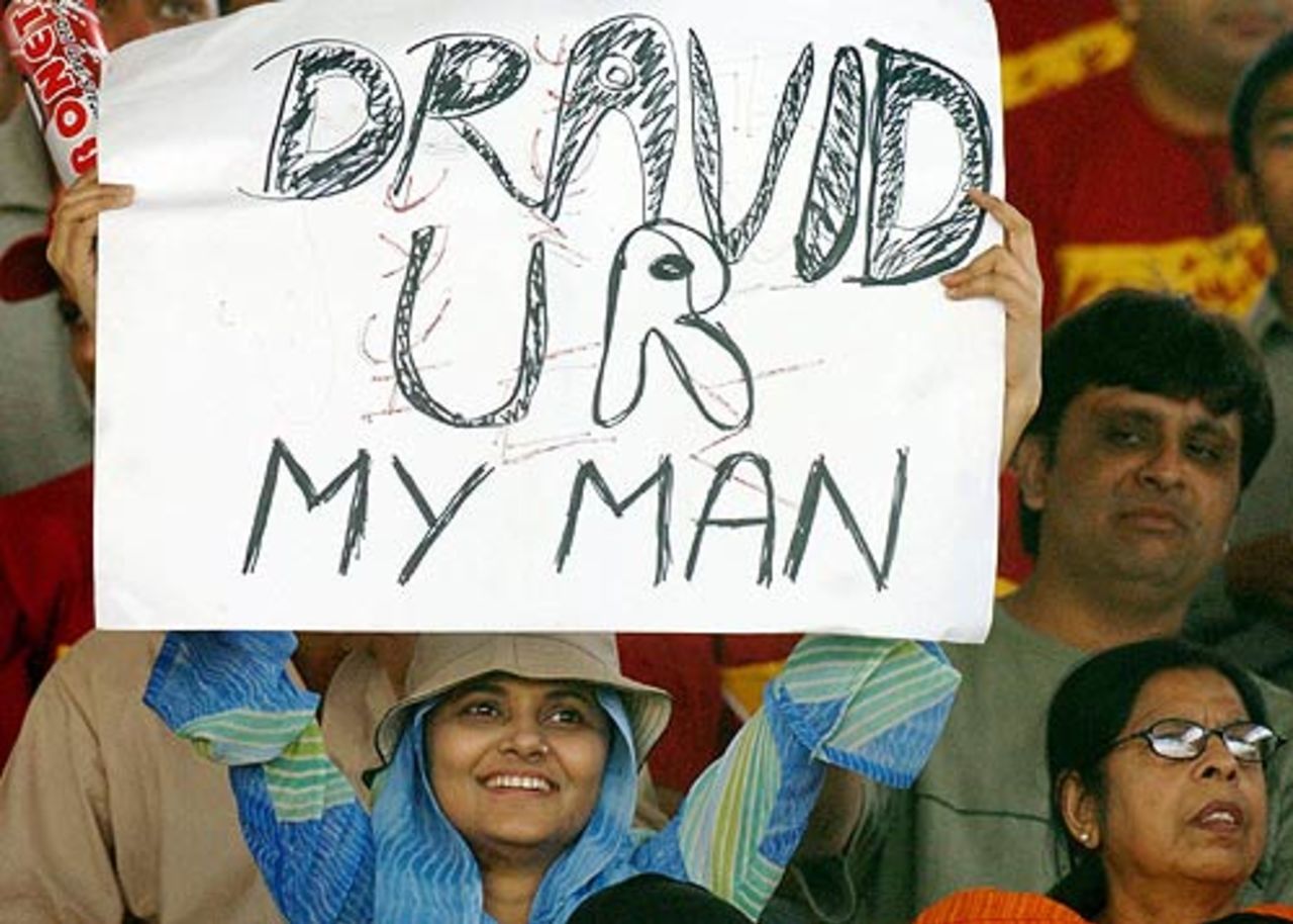 A Rahul Dravid fan holds up a placard, Pakistan v India, 5th ODI, Karachi, February 19 2006