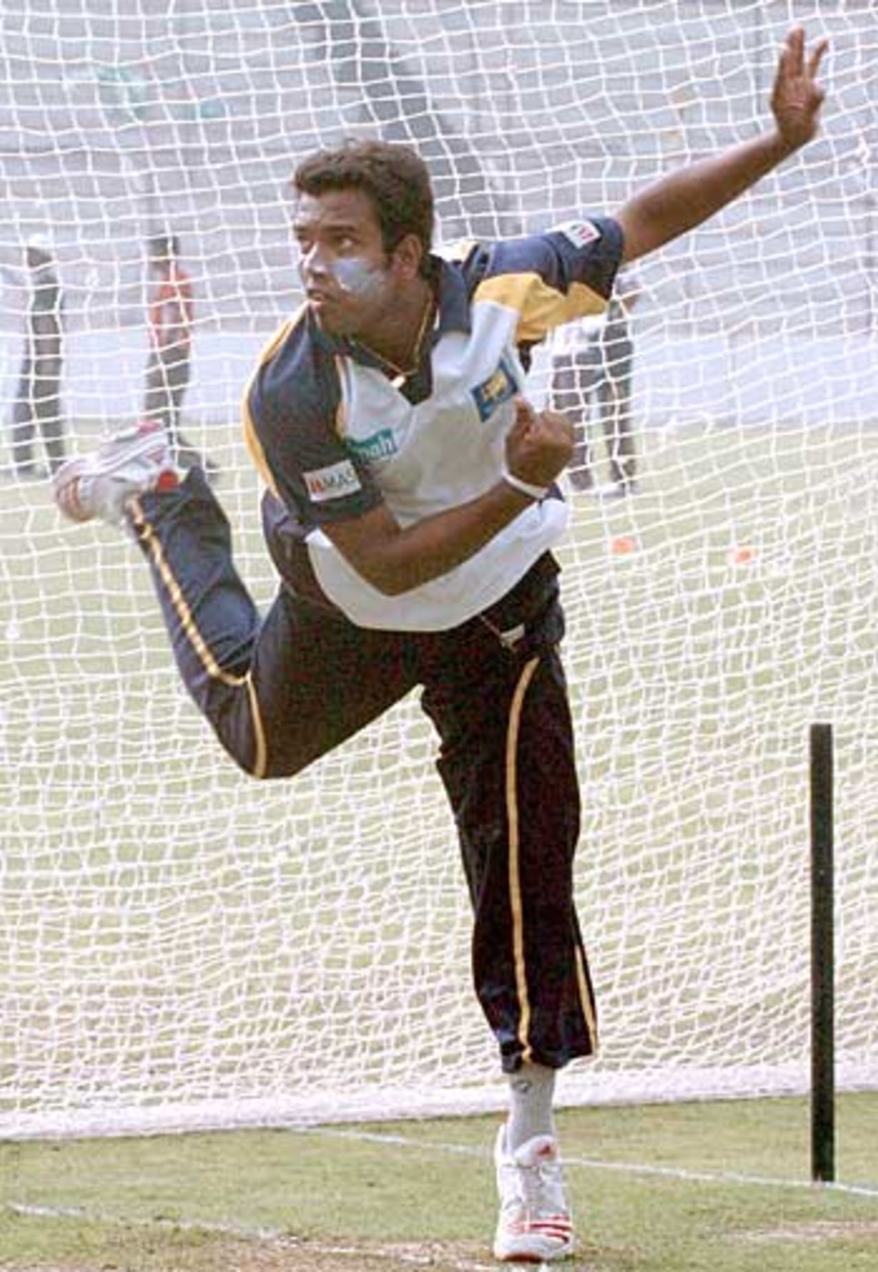 Malinga Bandara turns his arm over in the nets, Bogra, February 19, 2006