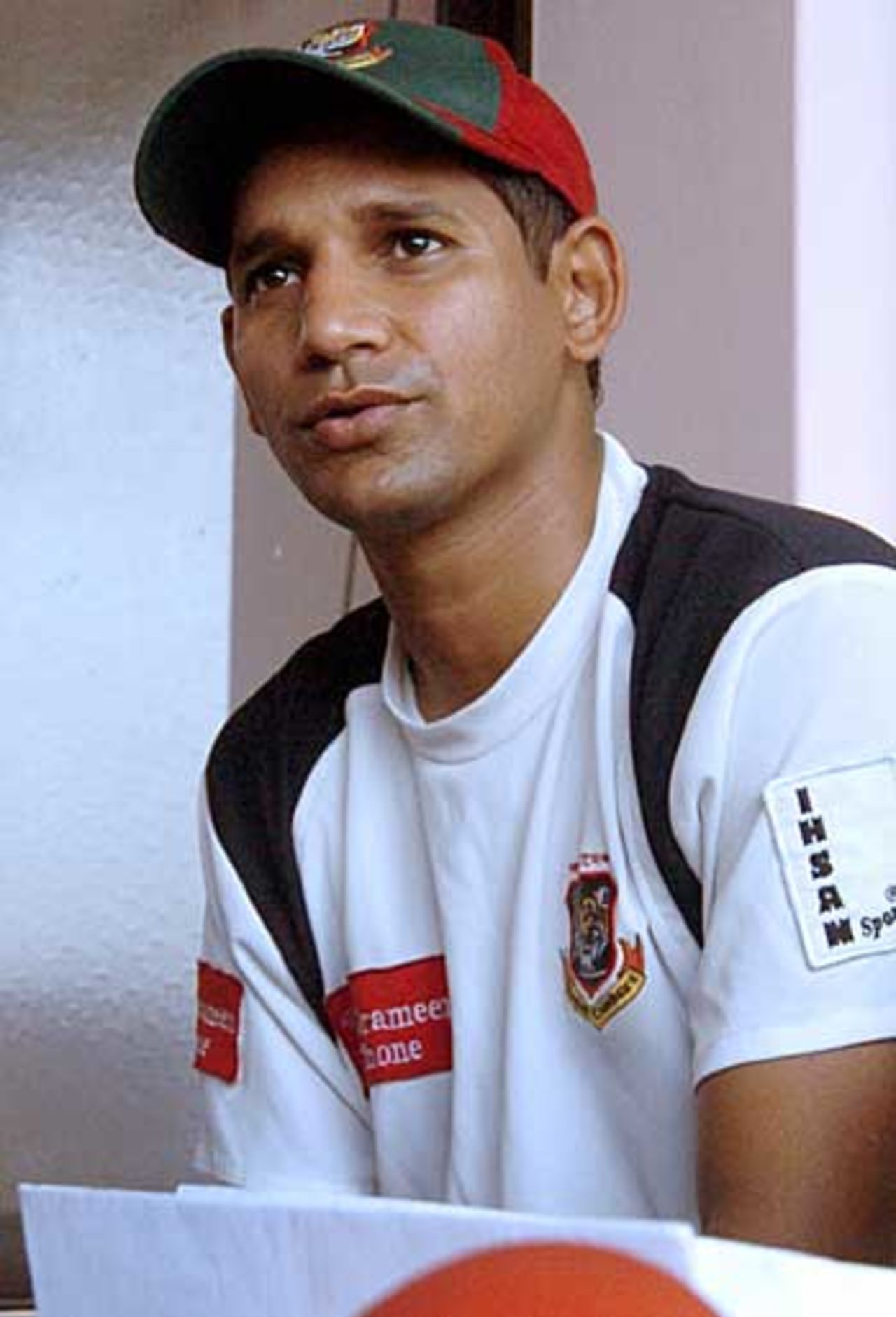 Habibul Bashar speaks to the media, Bogra, February 19, 2006