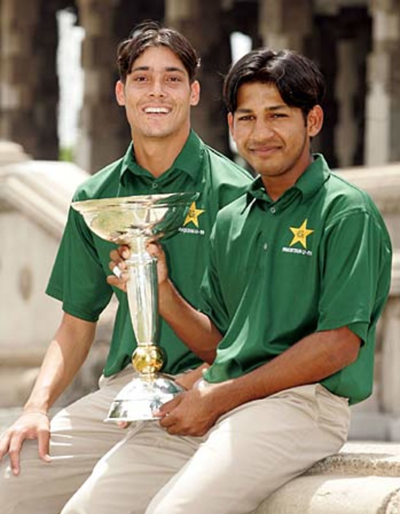 Pakistan captain Sarfraz Ahmed and Man of the Match  Anwar Ali with the Under-19 World Cup trophy in Independence Square, Colombo, February 20, 2006