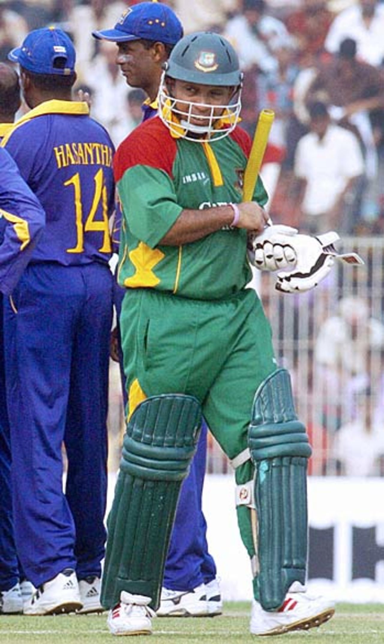 Khaled Mahmud leaves the middle for the last time, Bangladesh v Sri Lanka, 1st ODI, Bogra, February 20, 2006 