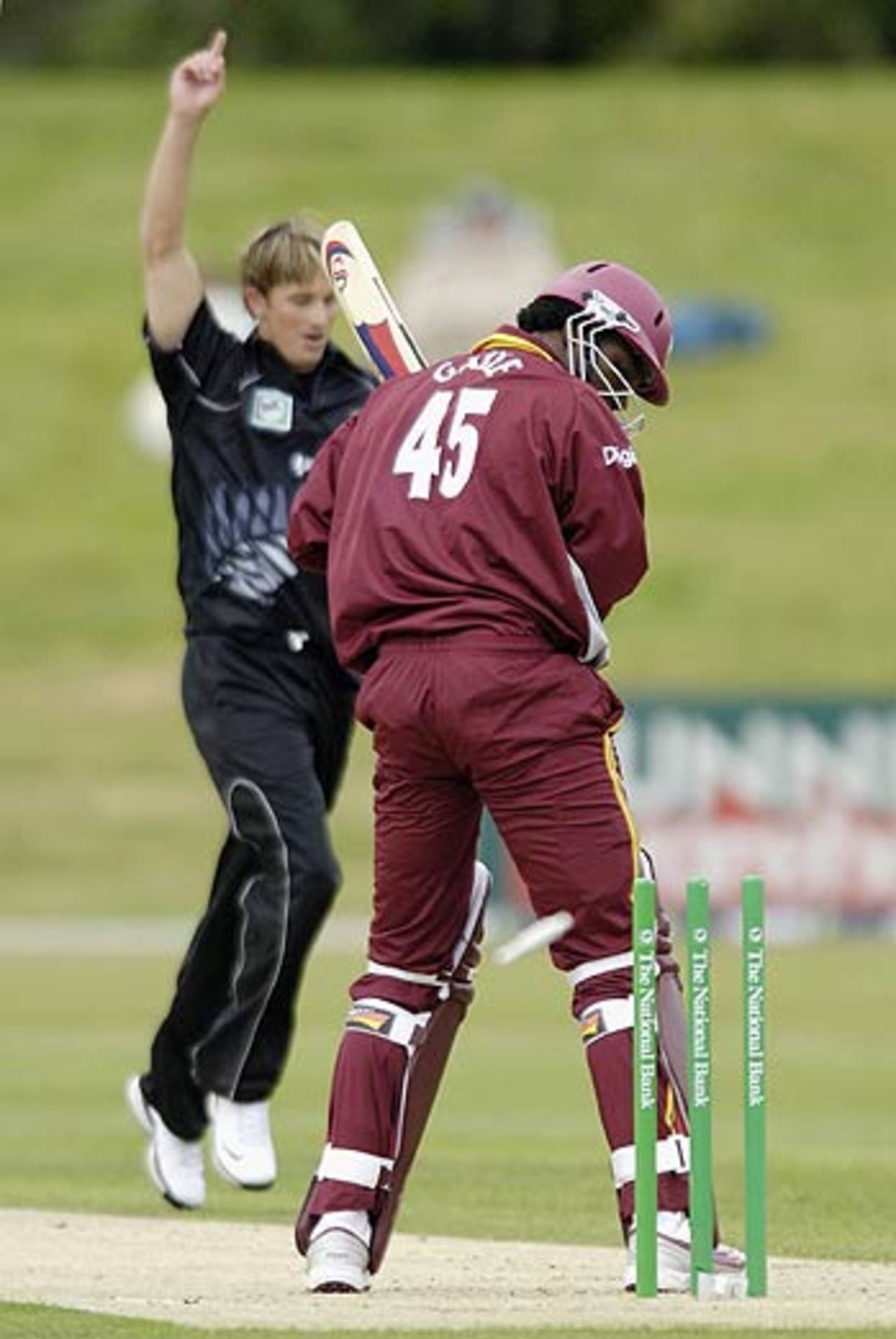 Shane Bond castles Chris Gayle for a 16-ball duck, New Zealand v West Indies, 2nd ODI, Queenstown, February 22, 2006