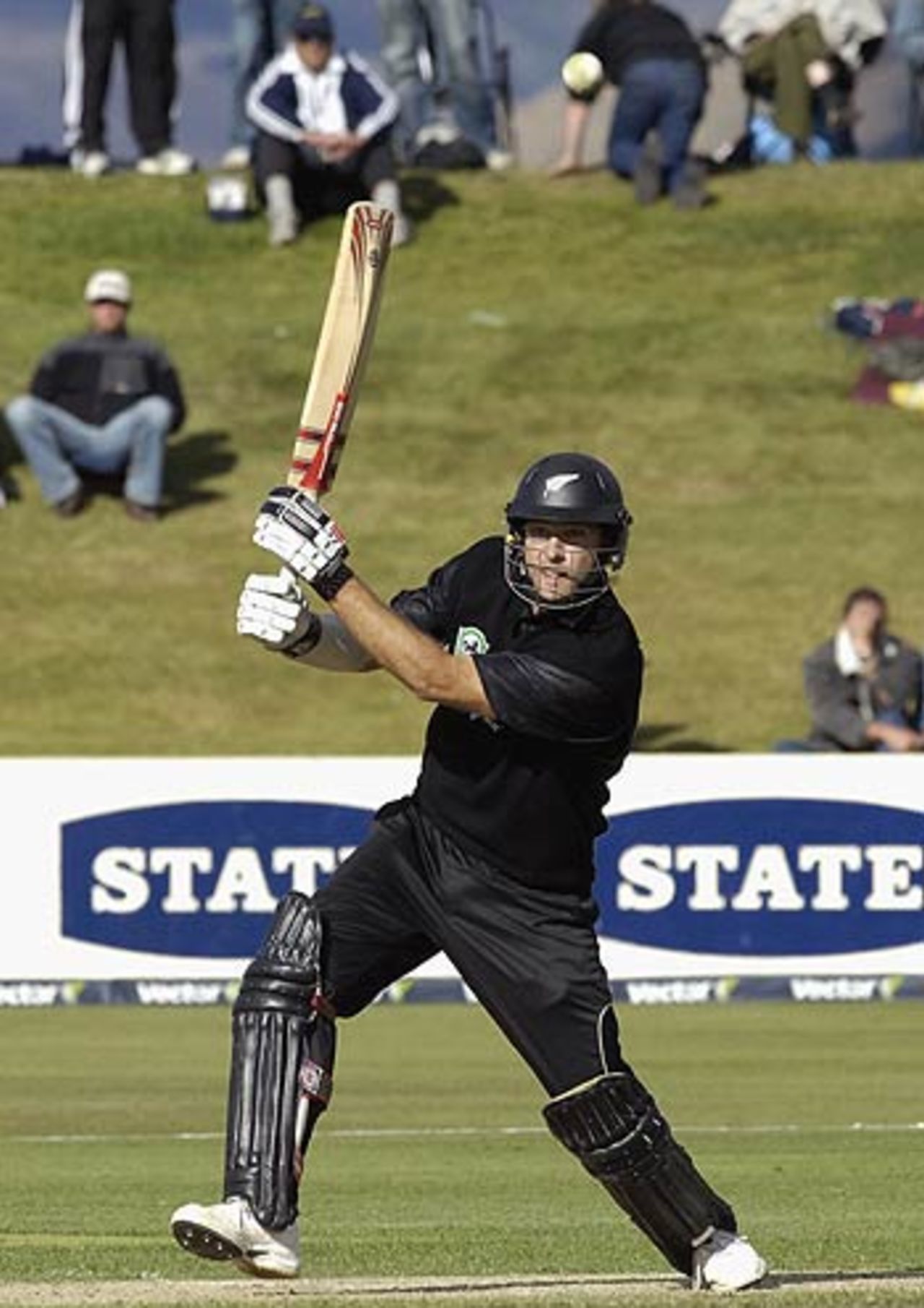 Daniel Vettori lofts over cover, New Zealand v West Indies, 2nd ODI, Queenstown, February 22, 2006
