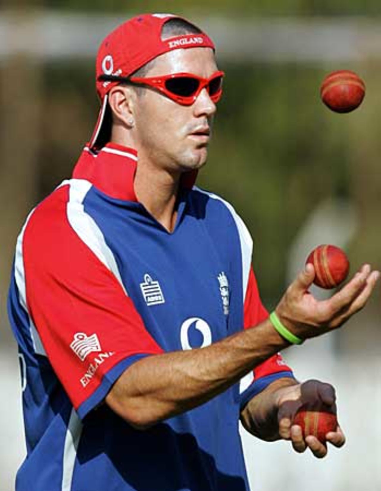 Kevin Pietersen practises his juggling during a net session, Baroda, February 22, 2006