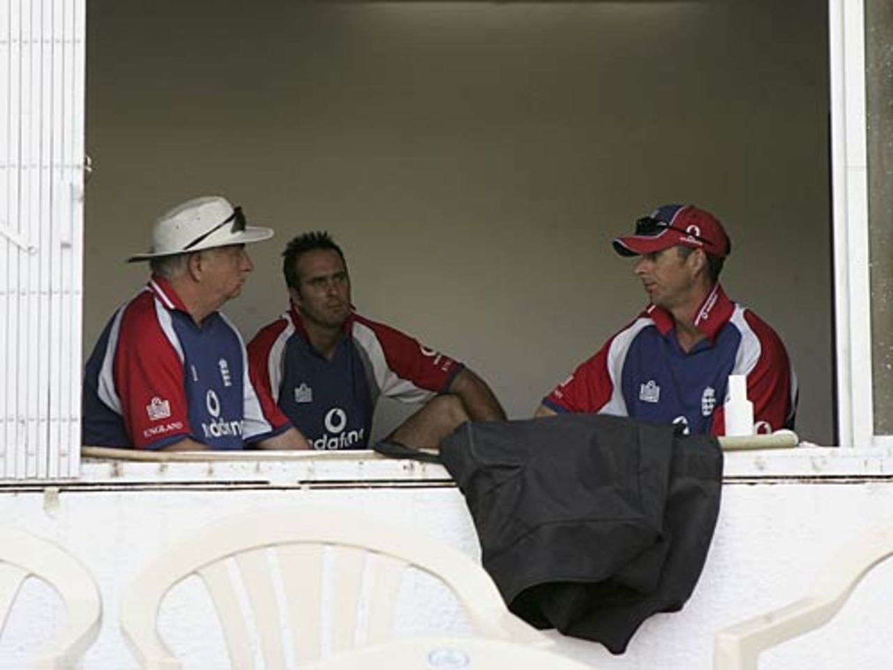 Talking heads: Duncan Fletcher, Michael Vaughan and Troy Cooley discuss strategy , Indian Board President's XI v England XI, Tour game, Vadodara, February 24, 2006