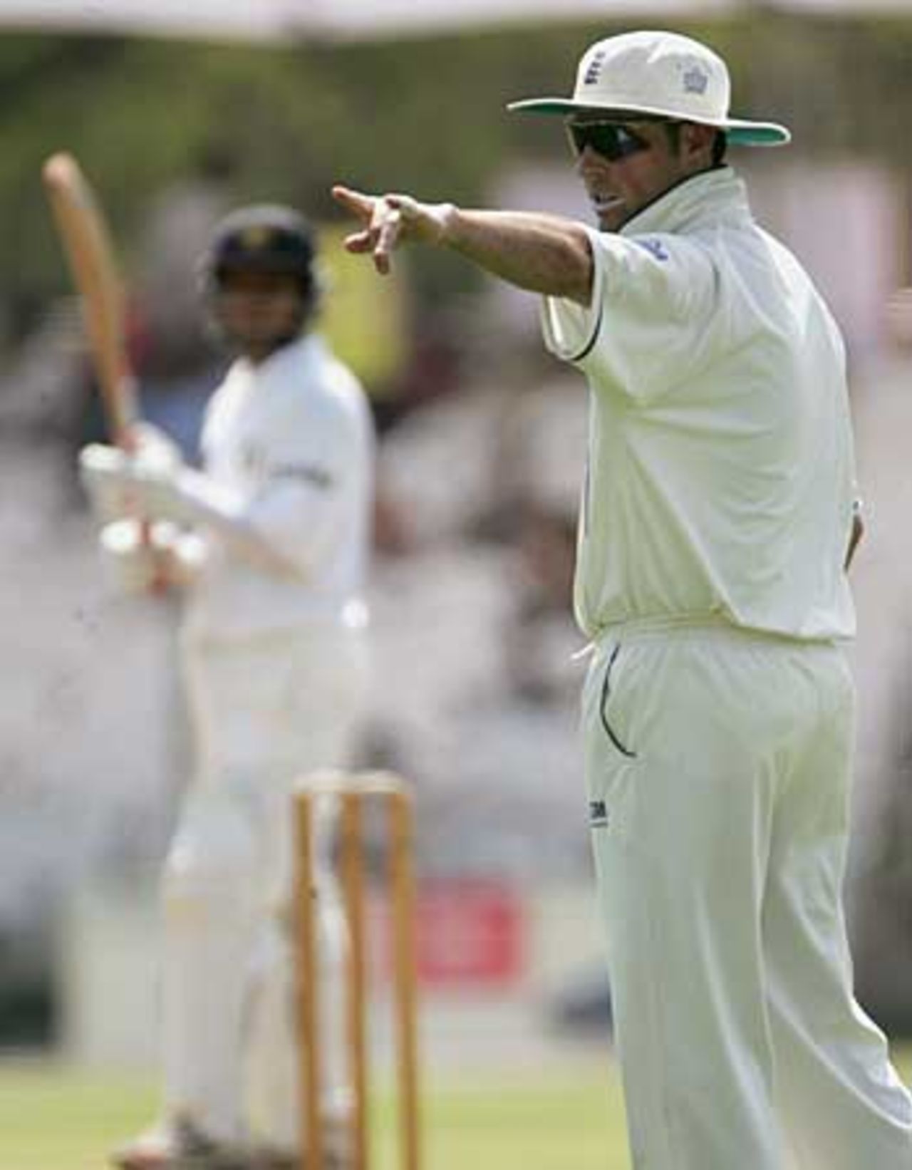 Marcus Trescothick directs his troops, Indian Board President's XI v England XI, Tour game, Vadodara, 2nd day, February 24, 2006