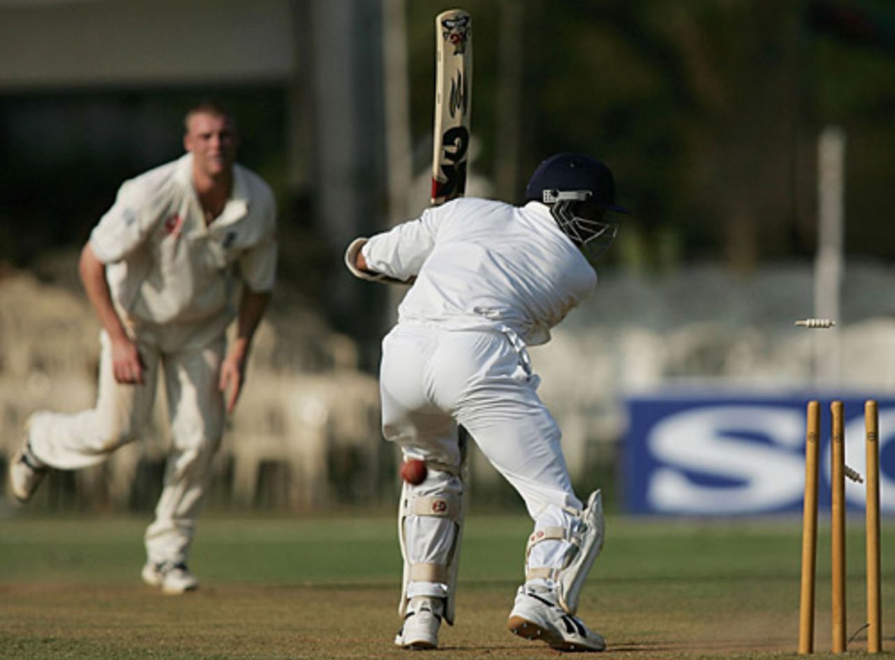 Andrew Flintoff bowls Vikram Singh, Indian Board President's XI v England XI, Tour game, Vadodara, 2nd day, February 24, 2006