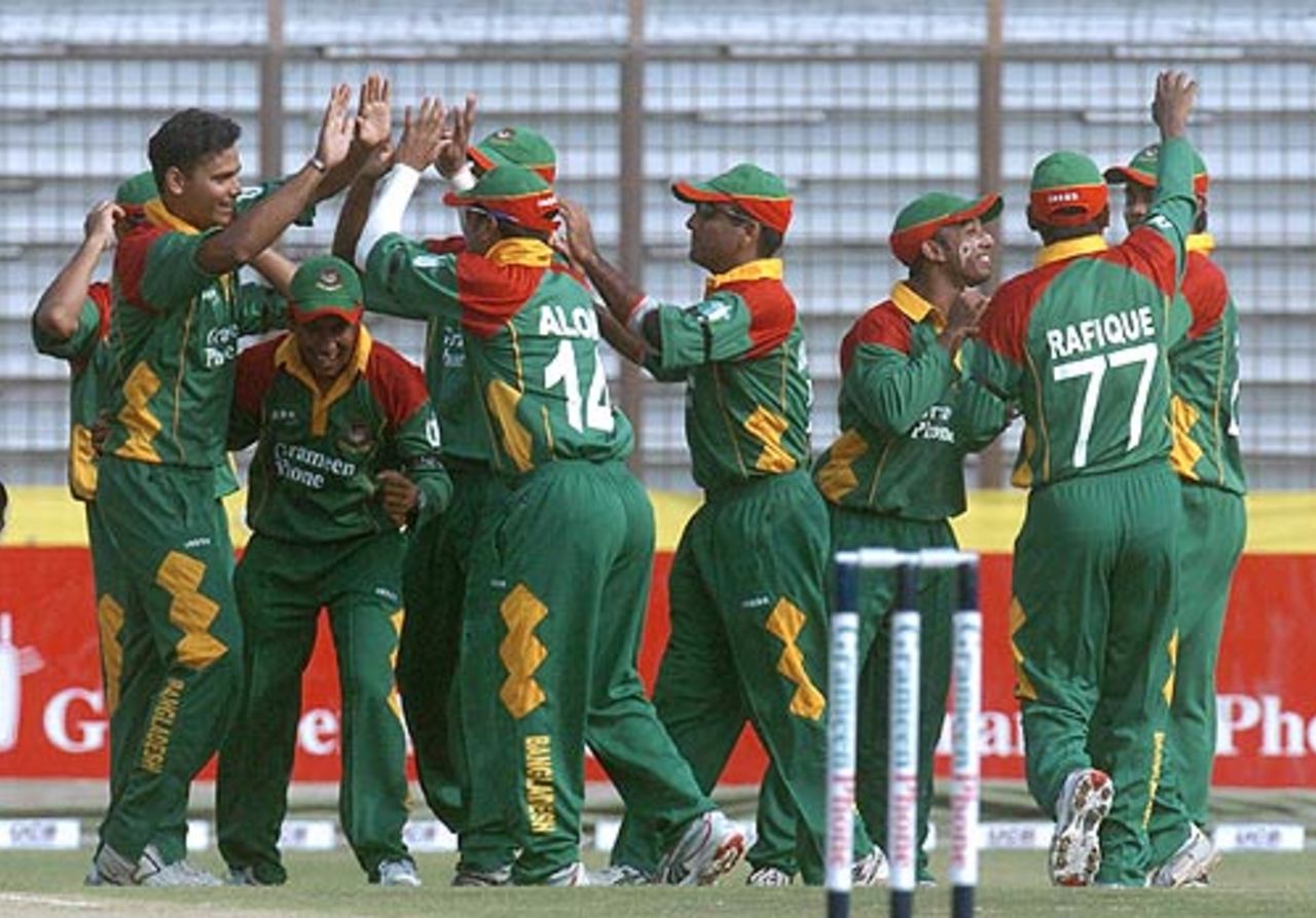 Bangladesh celebrate the fall of a wicket, 
Bangladesh v Sri Lanka, 3rd ODI, Chittagong, February 25 2006