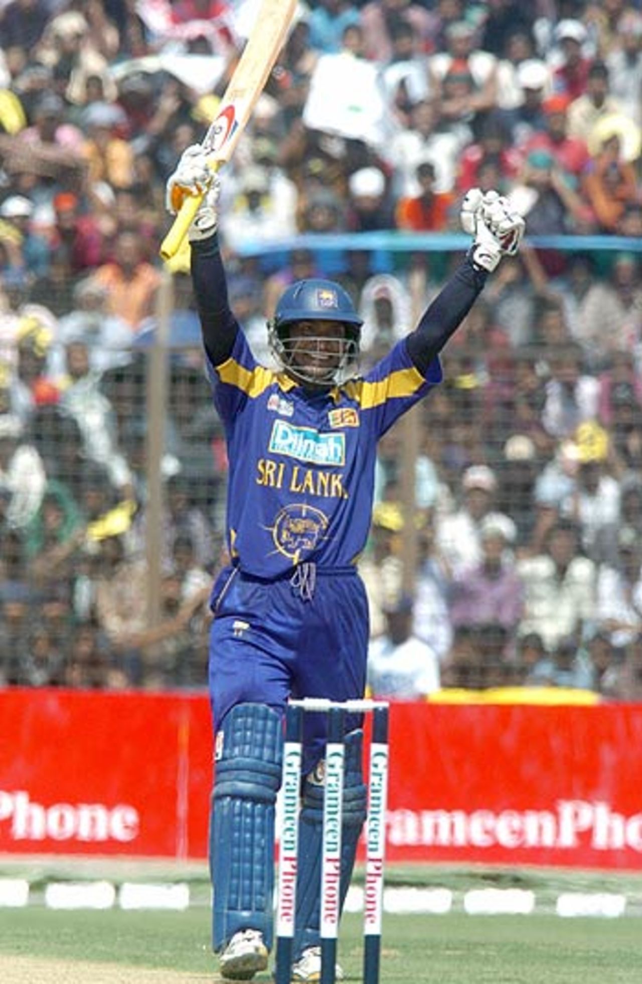 Kumar Sangakkara gets to his century, Bangladesh v Sri Lanka, 3rd ODI, Chittagong, February 25 2006