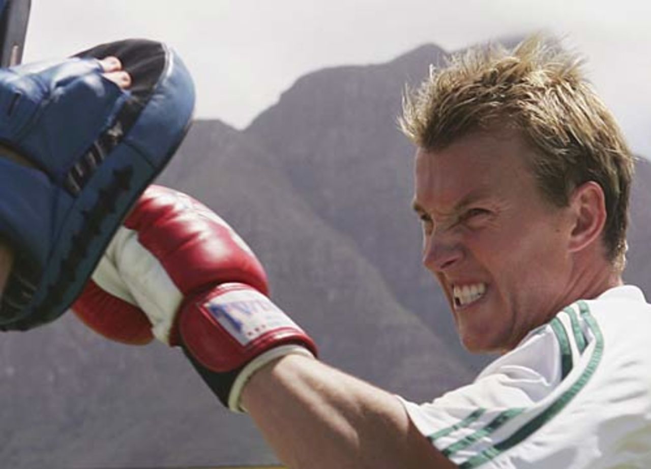 Brett Lee gets physical as Australia prepare for the second ODI at Newlands, February 28, 2006
