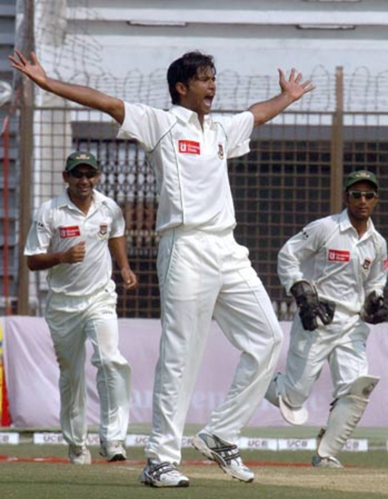 Shahadat Hossain rocked Sri Lanka early on the third day, Bangladesh v Sri Lanka, 1st Test, Chittagong, 3rd day, March 2, 2006