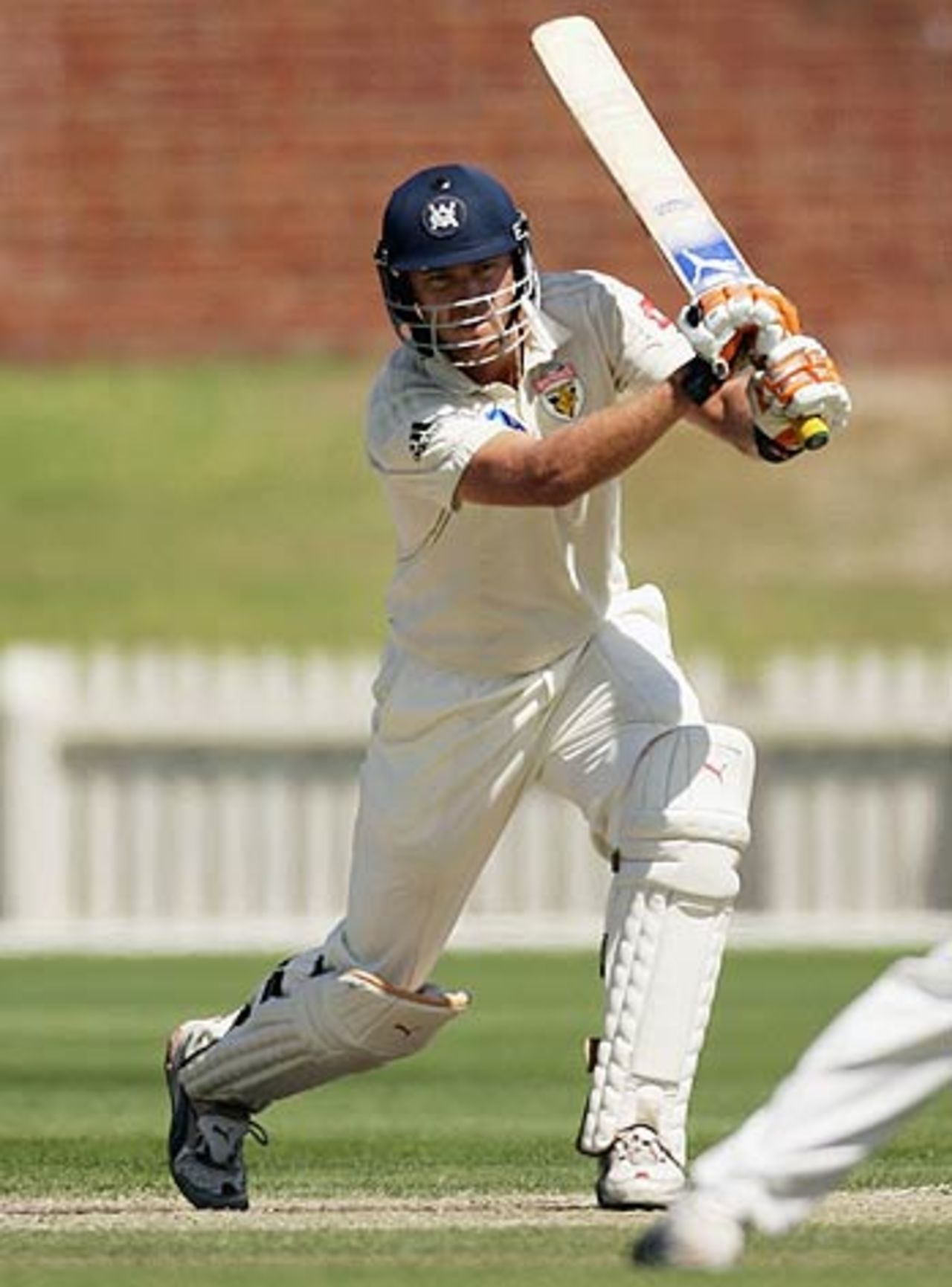 Nick Jewell drives during his 69 on the fourth day, Victoria v Queensland, Pura Cup, Melbourne, March 5, 2006