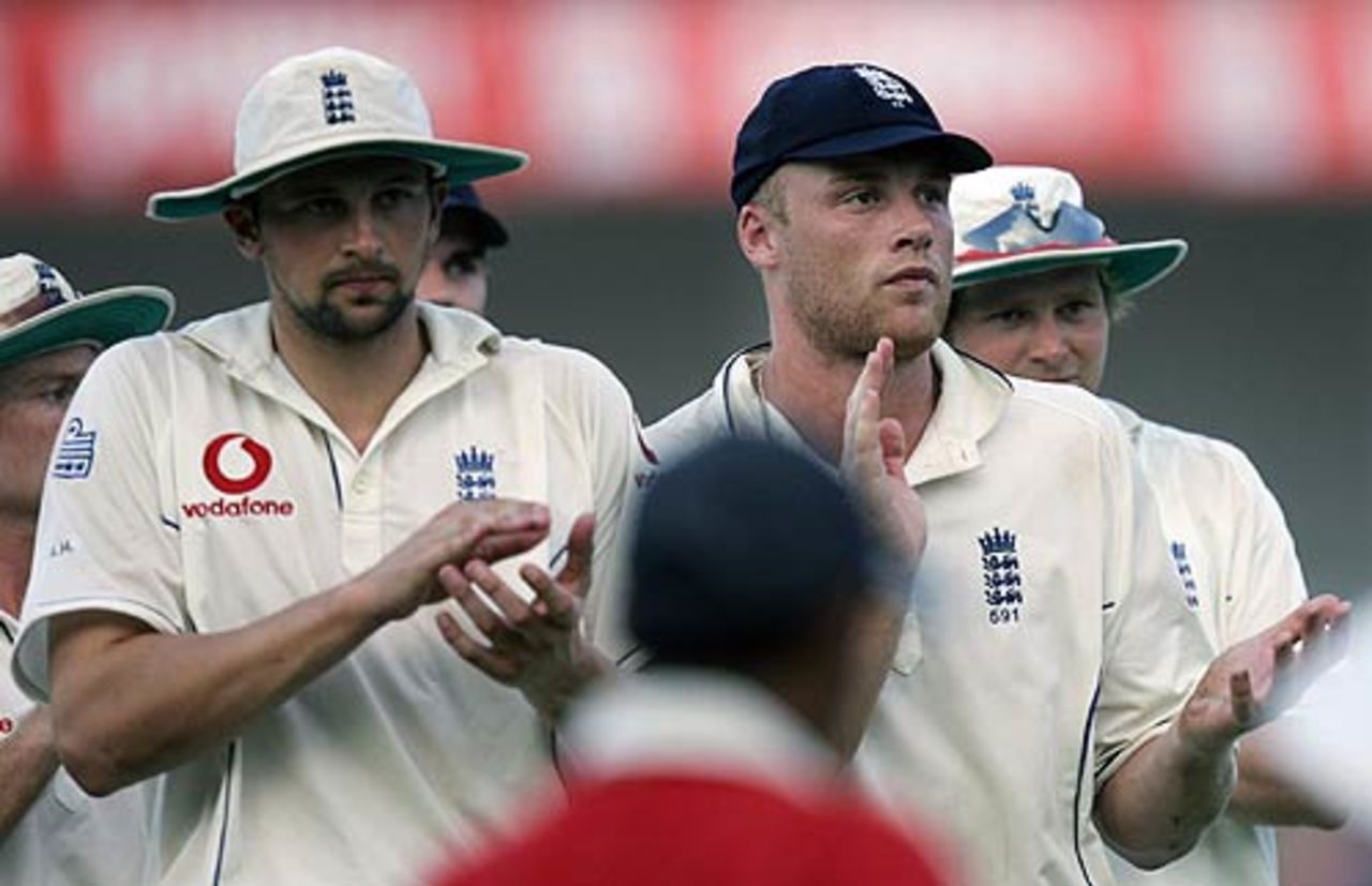 Steve Harmison and Andrew Flintoff acknowledge the crowd, India v England, 1st Test, Nagpur, March 5, 2006