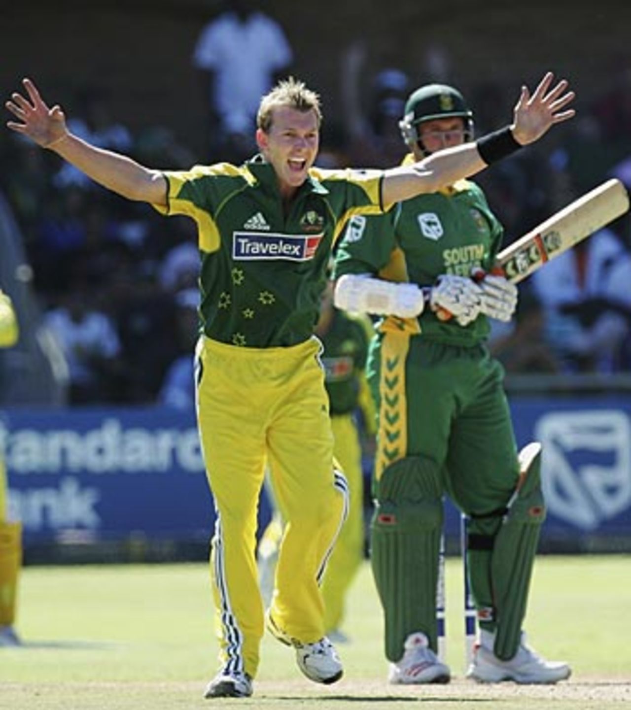 Brett Lee appeals and Graeme Smith is out caught behind, South Africa v Australia, 3rd ODI, Port Elizabeth, March 5, 2006