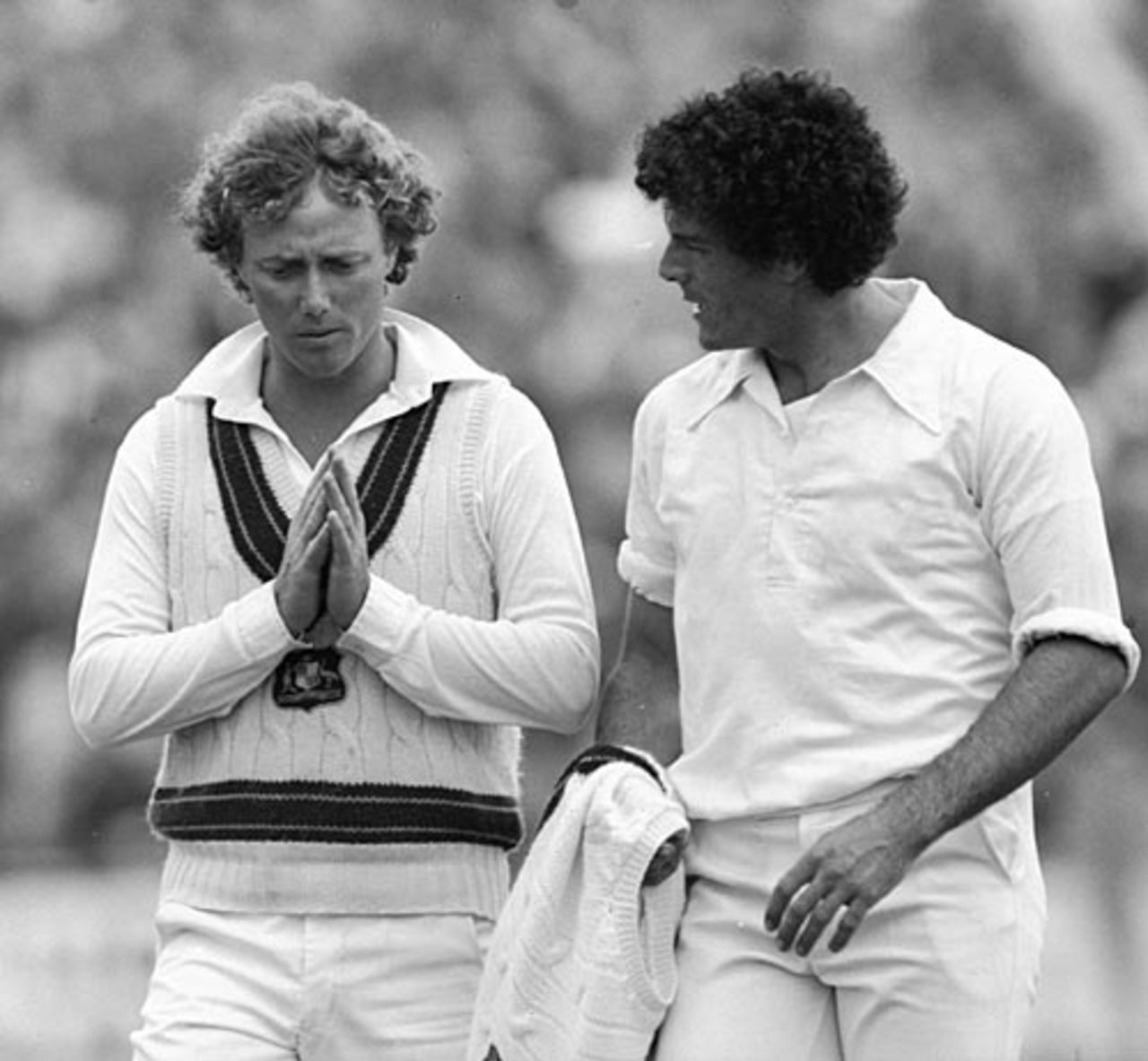 Kim Hughes discusses tactics with Mike Whitney, England v Australia, 5th Test, Old Trafford, August 1981