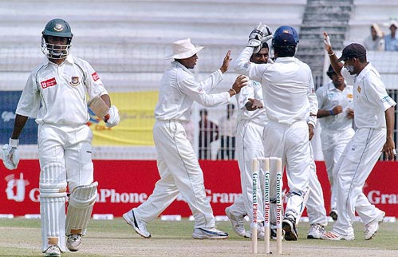 Sri Lanka celebrate the fall of Nafees Iqbal, Bangladesh v Sri Lanka, 2nd Test, Bogra, March 8, 2006