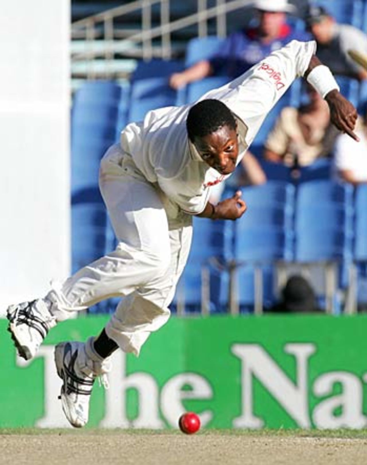 Fidel Edwards lets fly, New Zealand v West Indies, 1st Test, Auckland, 2nd day, March 10 2006