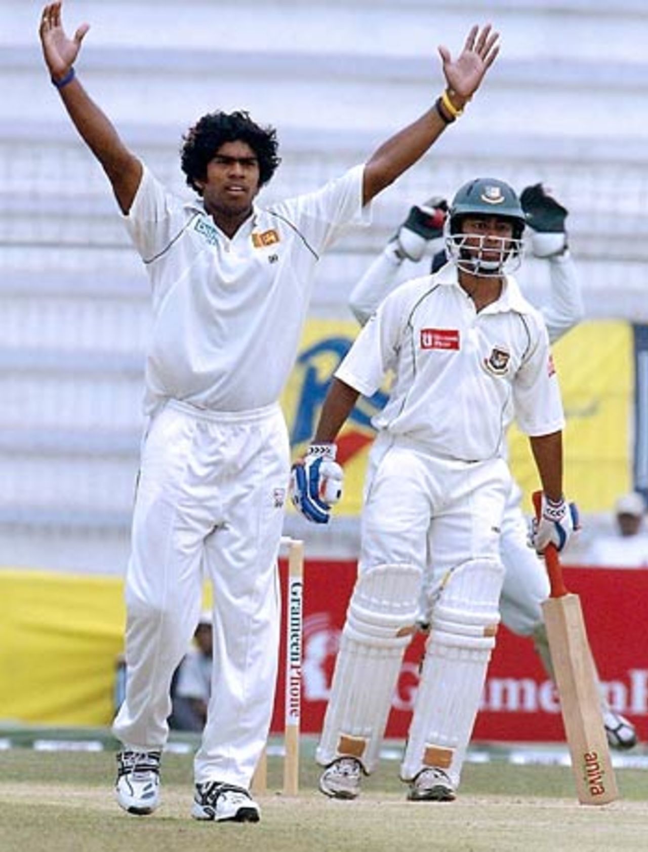 Lasith Malinga successfully appeals against Nafees Iqbal, Bangladesh v Sri Lanka, 2nd Test, Bogra, 3rd day, March 10, 2006
