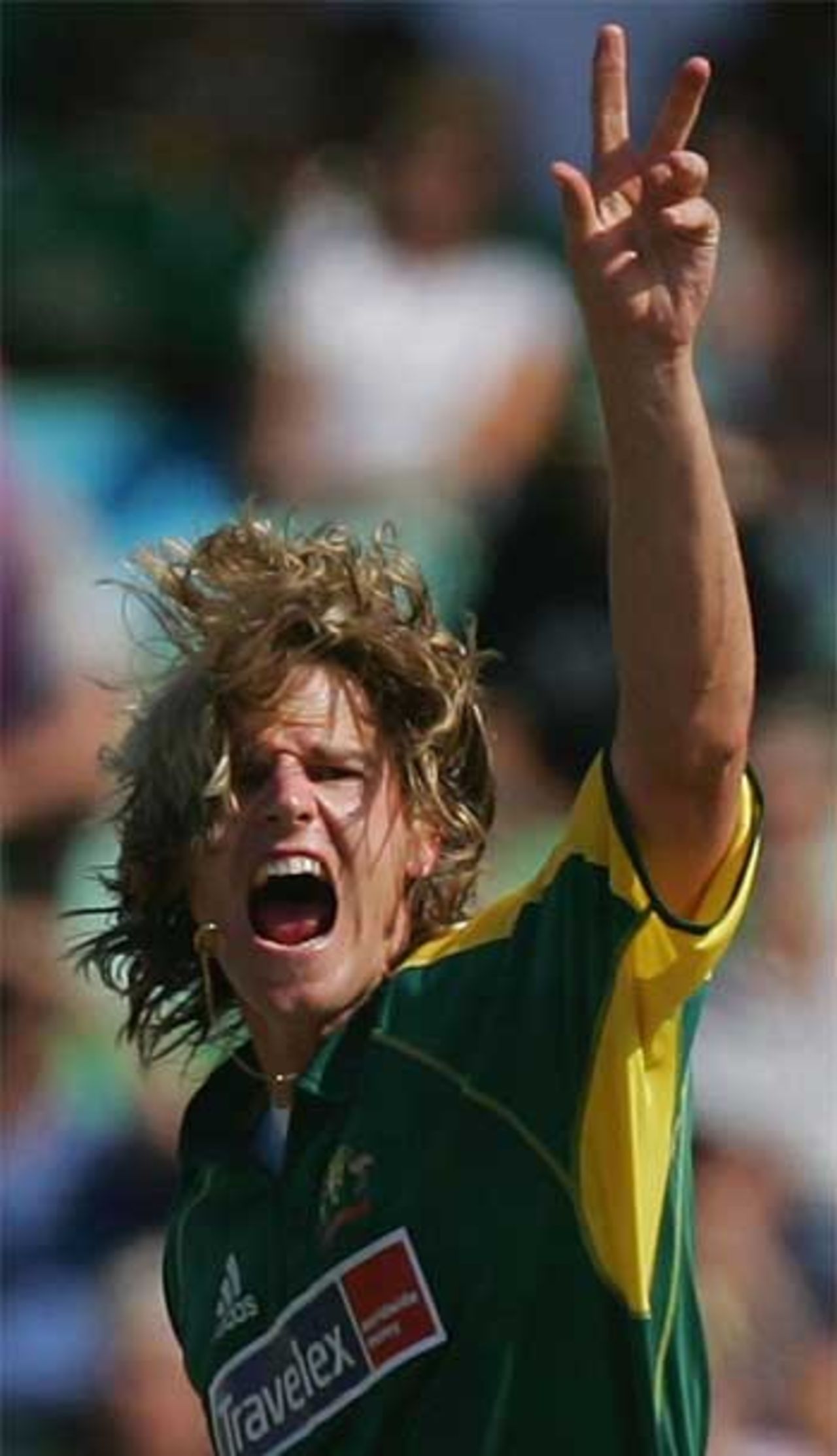 Nathan Bracken removes Herschelle Gibbs, South Africa v Australia, 4th ODI, Durban, 10 March, 2006