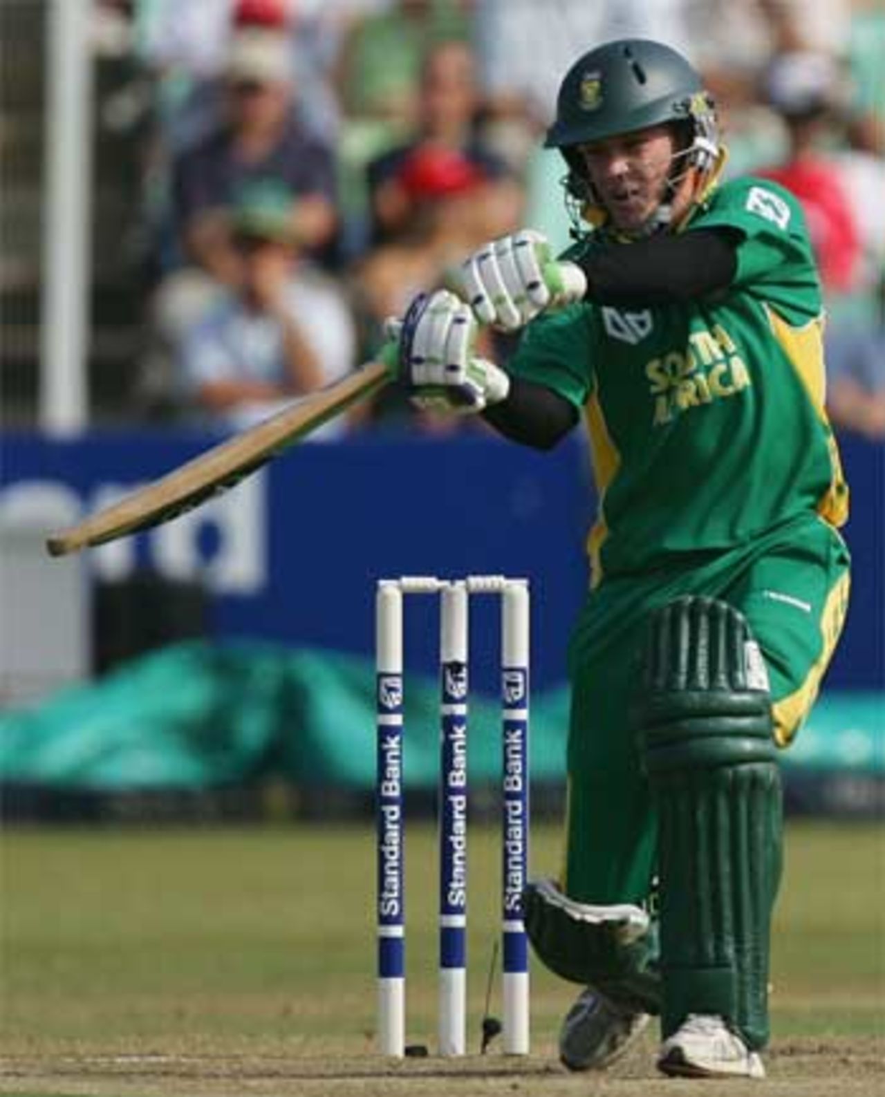 AB de Villiers smashes Brett Lee for a six, South Africa v Australia, 4th ODI, Durban, 10 March, 2006
