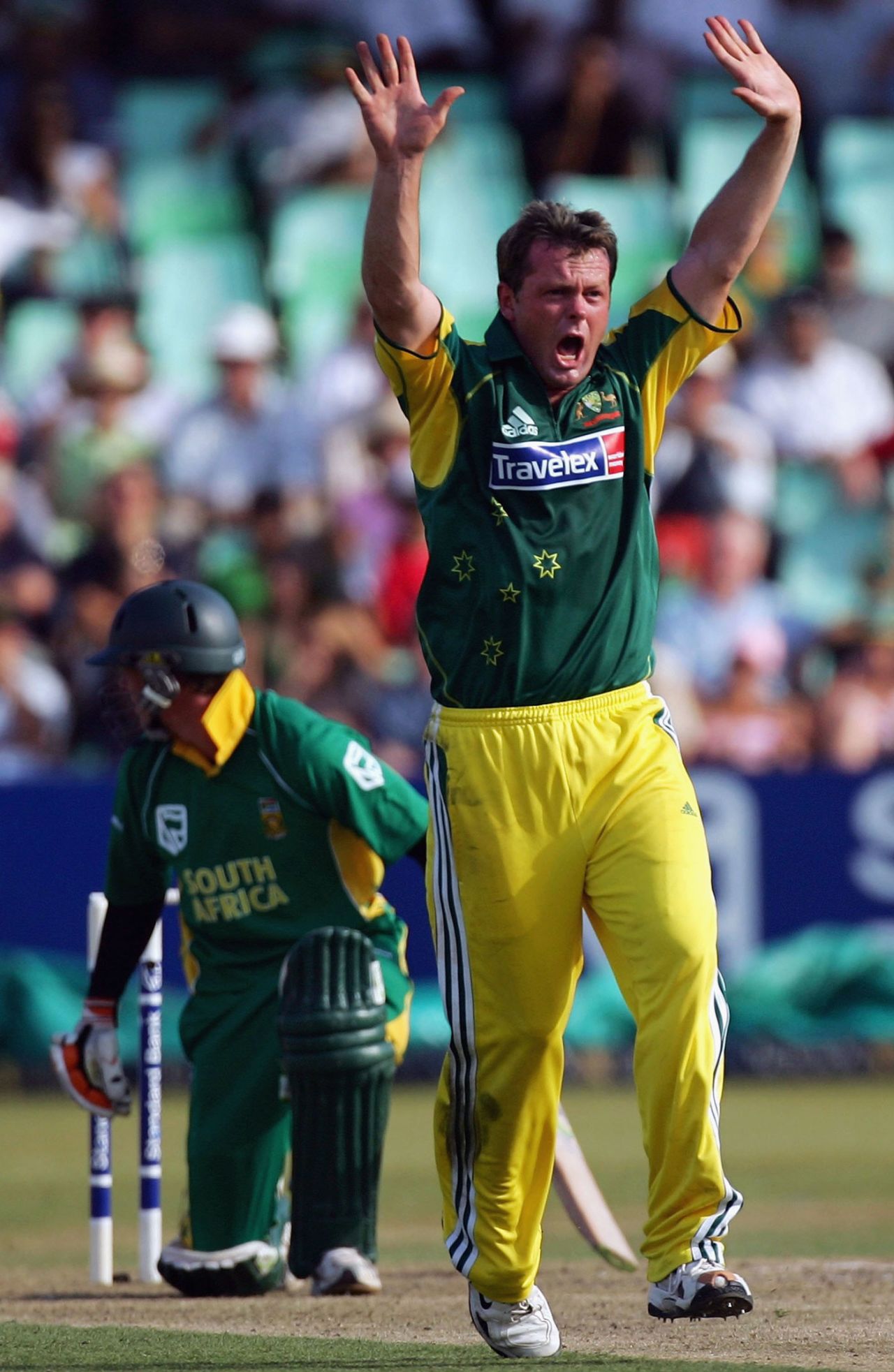 Yes! Mick Lewis removes AB de Villiers, South Africa v Australia, 4th ODI, Durban, 10 March, 2006