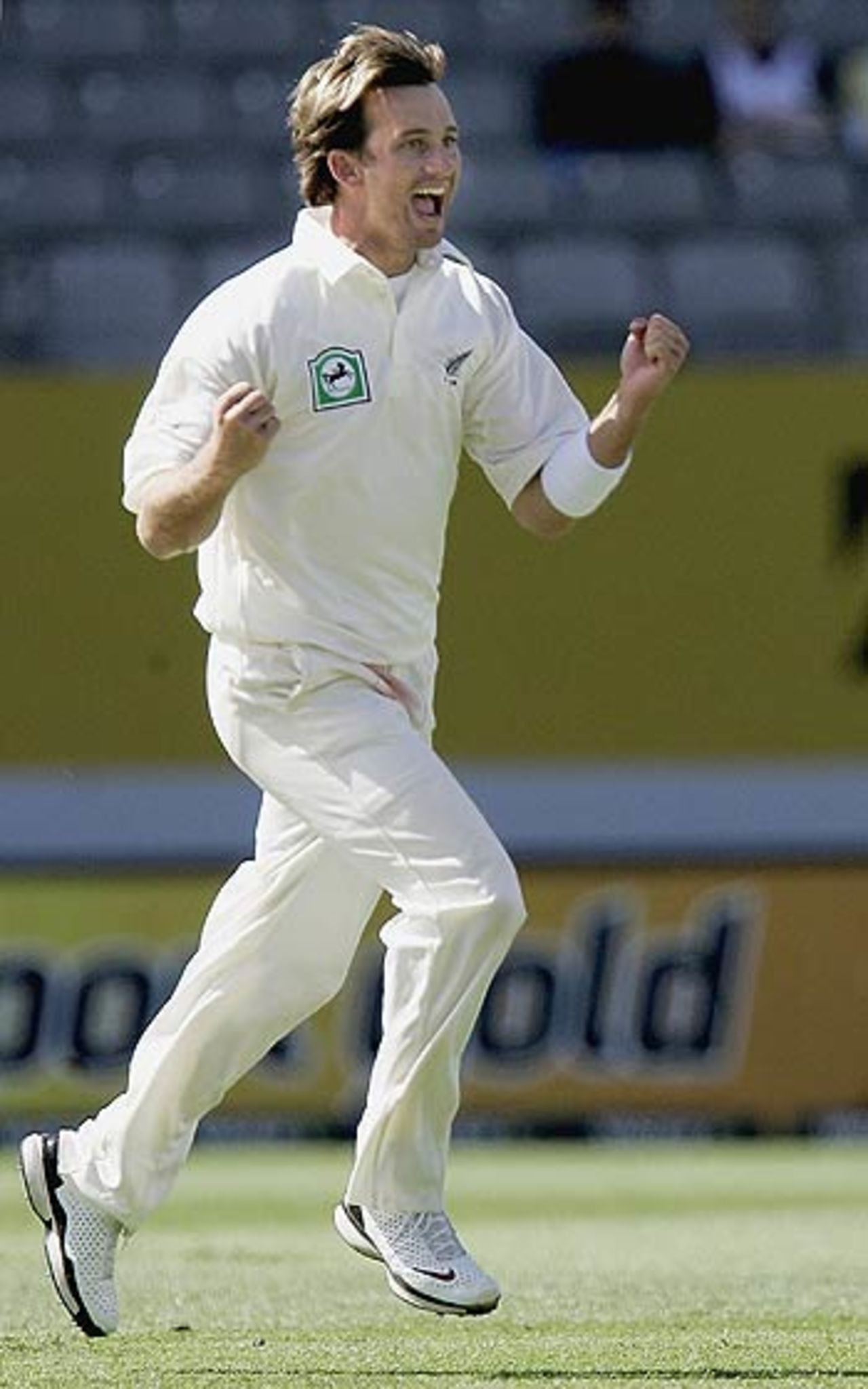 Shane Bond is ecstatic after nailing Brian Lara, New Zealand v West Indies, 1st Test, Auckland, 4th day, March 12, 2006