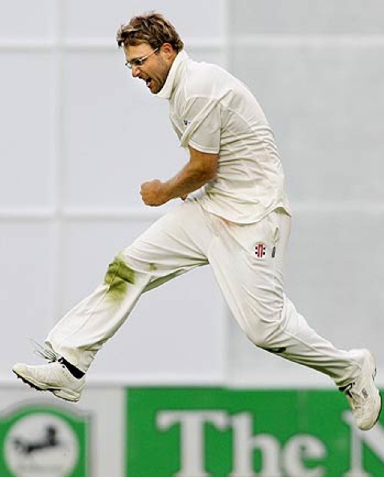 Daniel Vettori celebrates the wicket of Denesh Ramdin as stumps approached, New Zealand v West Indies, 1st Test, Auckland, 4th day, March 12, 2006