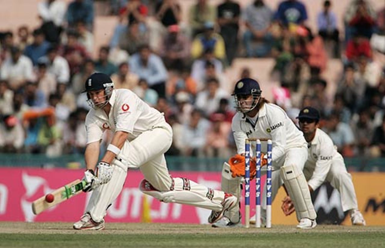 Steve Harmison sweeps the spinners like a genuine batsman,  India v England, 2nd Test, Mohali, 5th day, March 13 2006