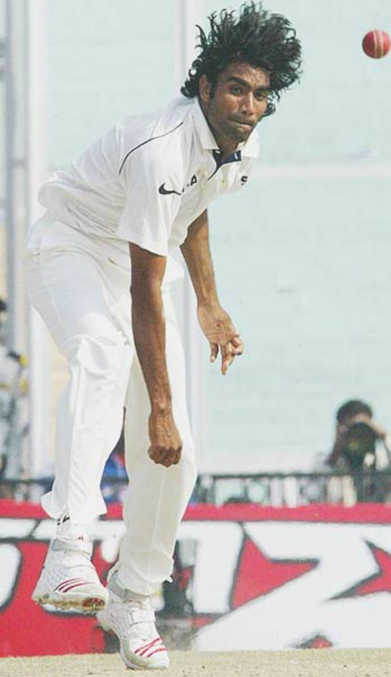 Munaf Patel in full cry on the final day, India v England, 2nd Test, Mohali, March 12, 2006