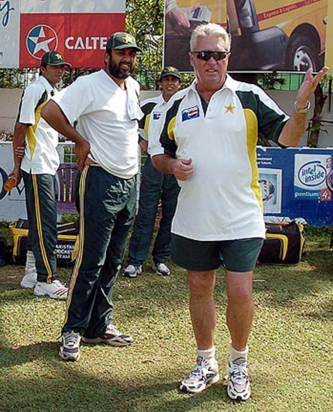 Inzamam-ul-Haq and Bob Woolmer at a practice session, Colombo March 14 2006