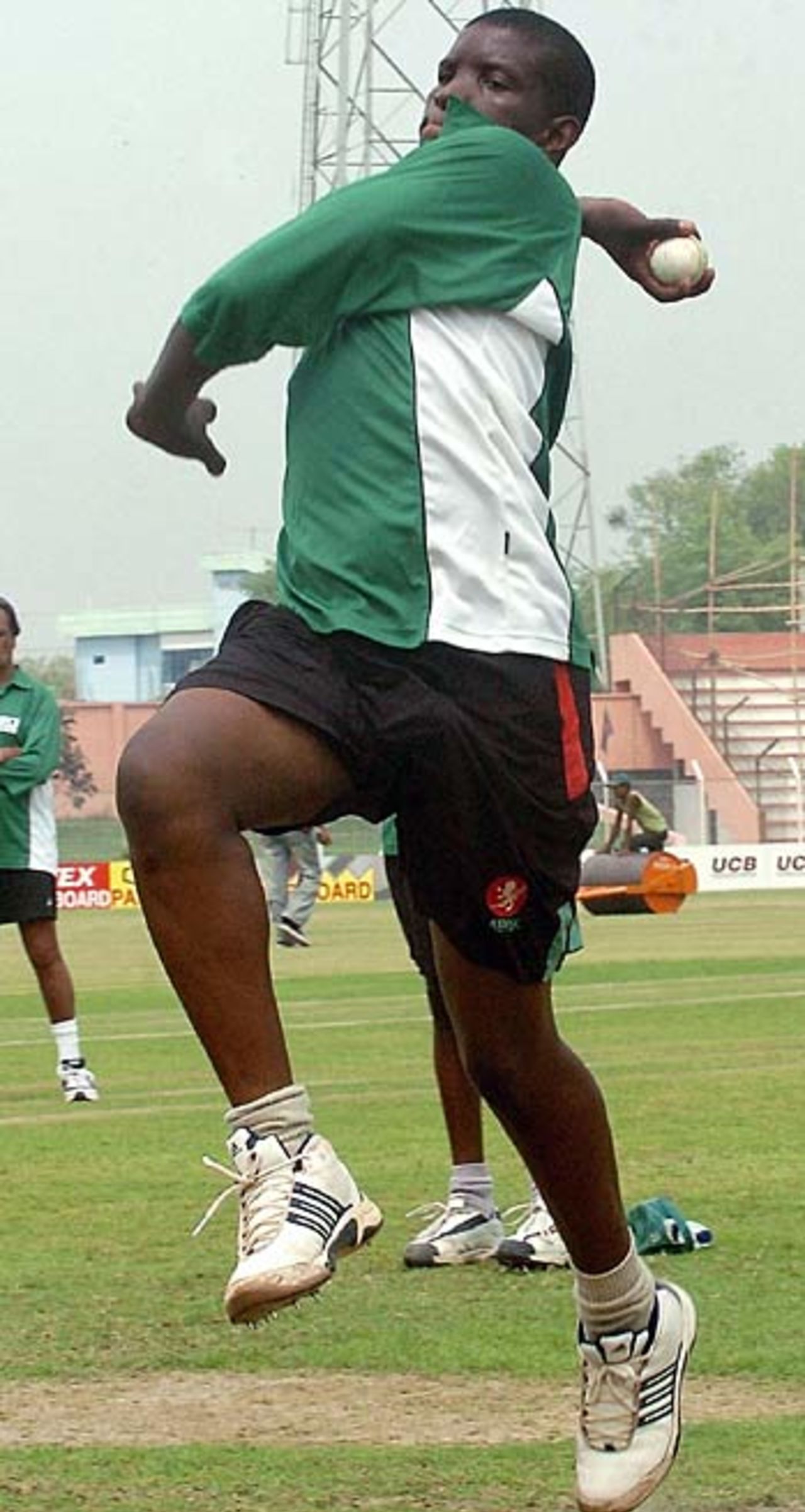 Peter Ongondo ready to fire, Bogra, March 16, 2006