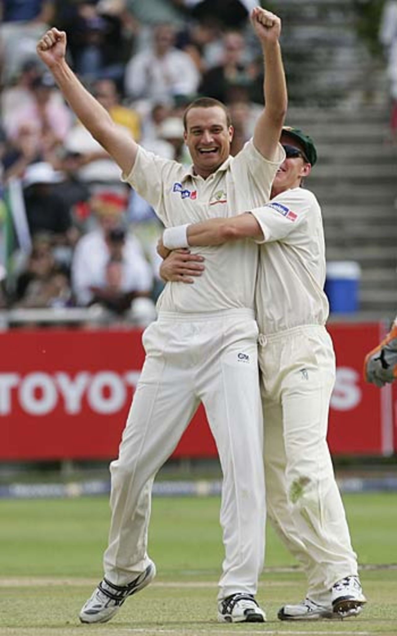 Stuart Clark makes his mark with 5 for 55 on debut, South Africa v Australia, 1st Test, Cape Town, March 16, 2006