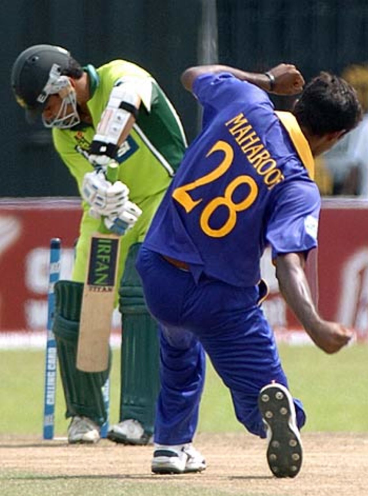 Farveez Maharoof bowls Kamran Akmal, Sri Lanka v Pakistan, 1st ODI, Colombo, March 17, 2006