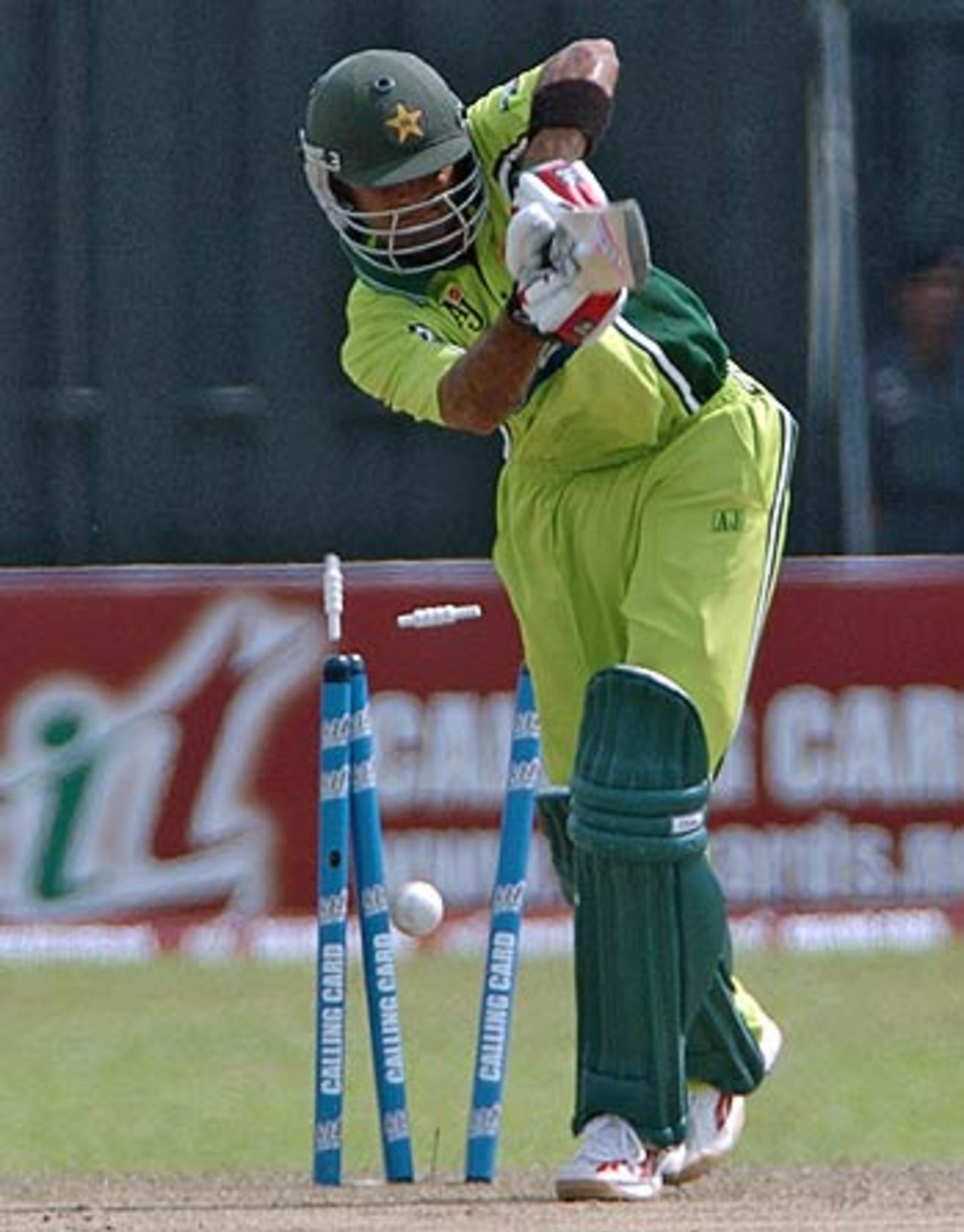 Shoaib Malik is bowled through the gate by Farveez Maharoof, Sri Lanka v Pakistan , 1st ODI, Colombo (RPS), March 17 2006