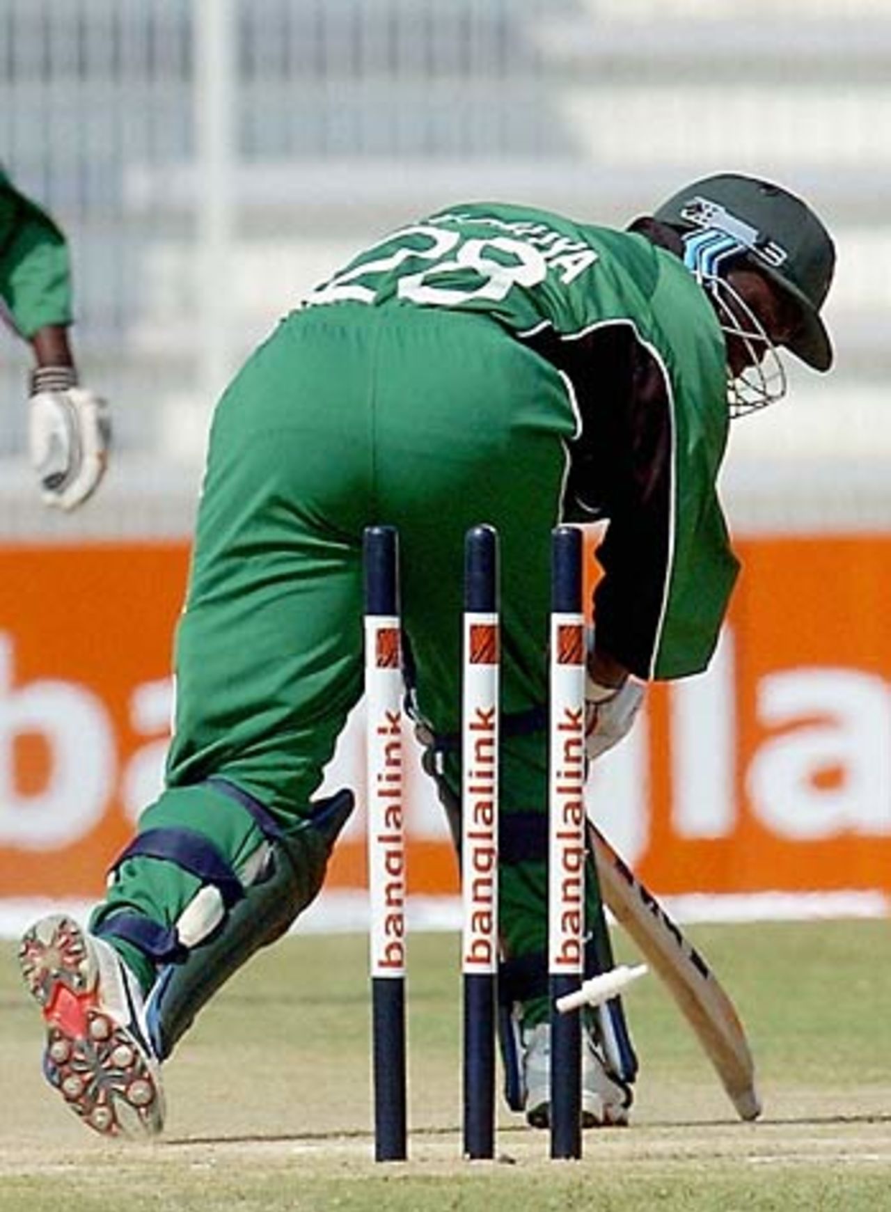 Syed Rasel cleans up Kennedy Otieno, Bangladesh v Kenya, 1st ODI, Bogra, March 17, 2006