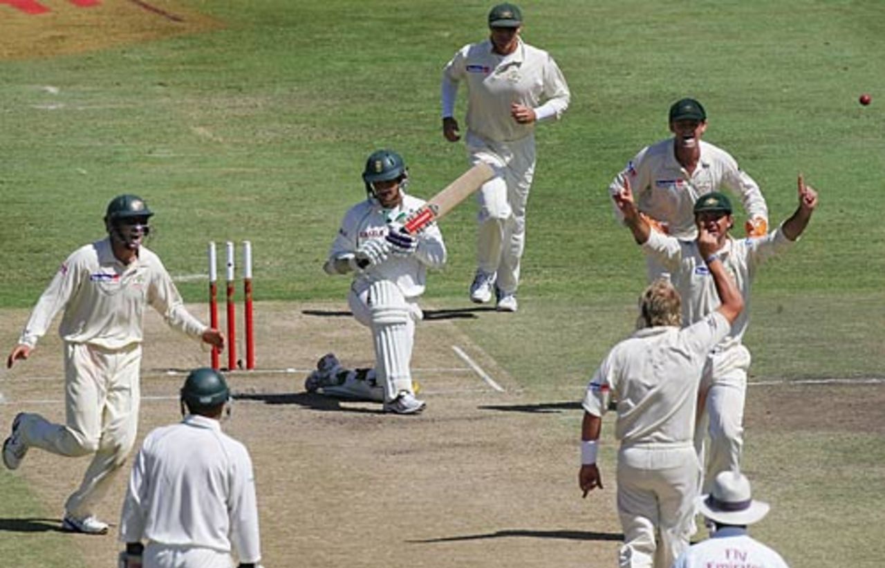 Shane Warne bowls Jacques Rudolph with a huge legspinner as Australia chip away, South Africa v Australia, 1st Test, Cape Town, March 18, 2006